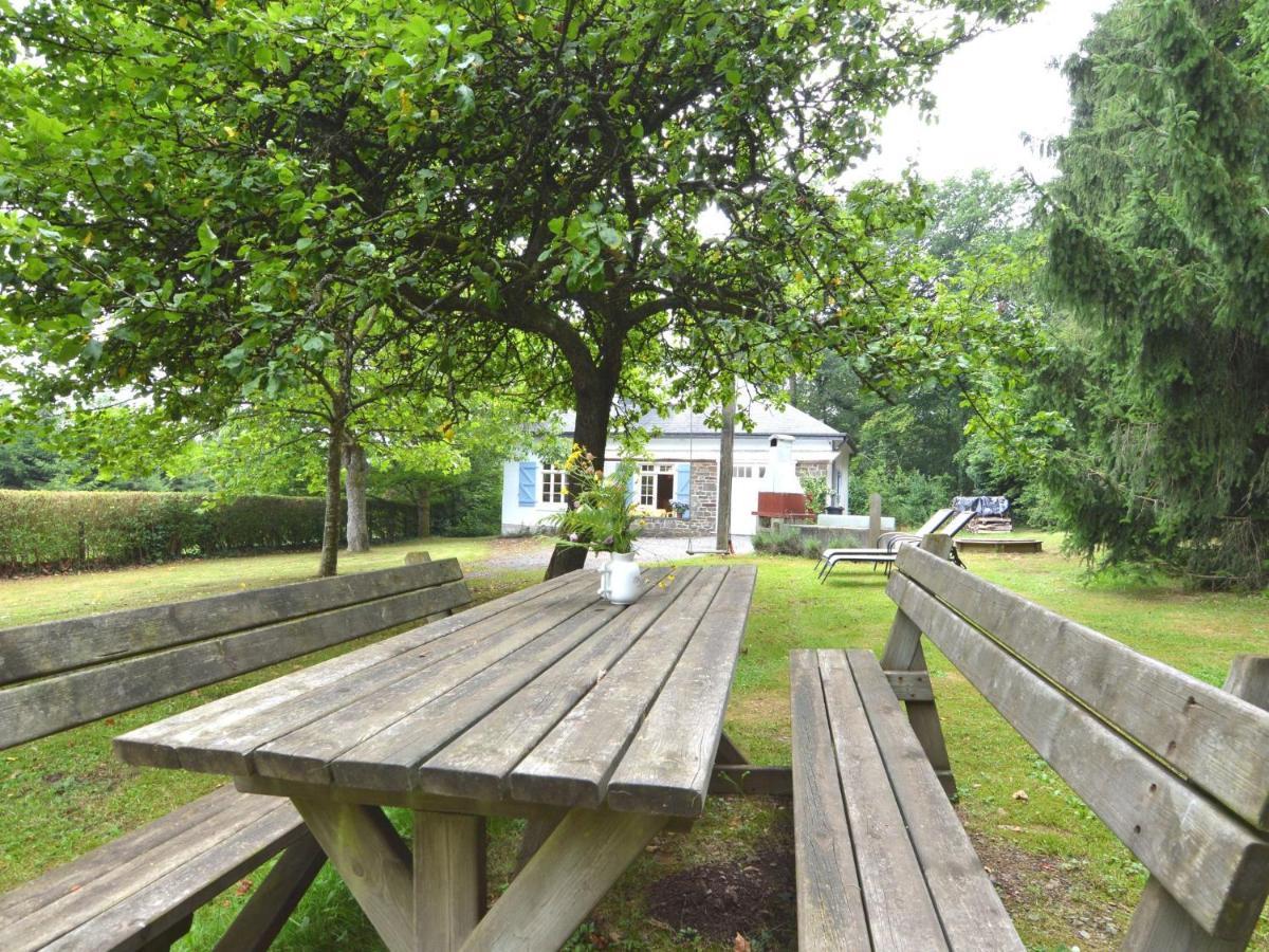 Furnished Bungalow In Monceau En Ardenne With Garden Barbecue Oizy Buitenkant foto