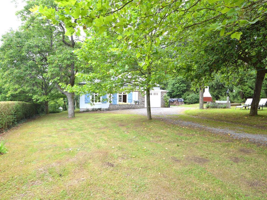 Furnished Bungalow In Monceau En Ardenne With Garden Barbecue Oizy Buitenkant foto